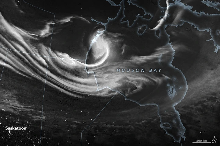 Suomi NPP VIIRS day-night-band observation of aurora over Canada and Hudson Bay